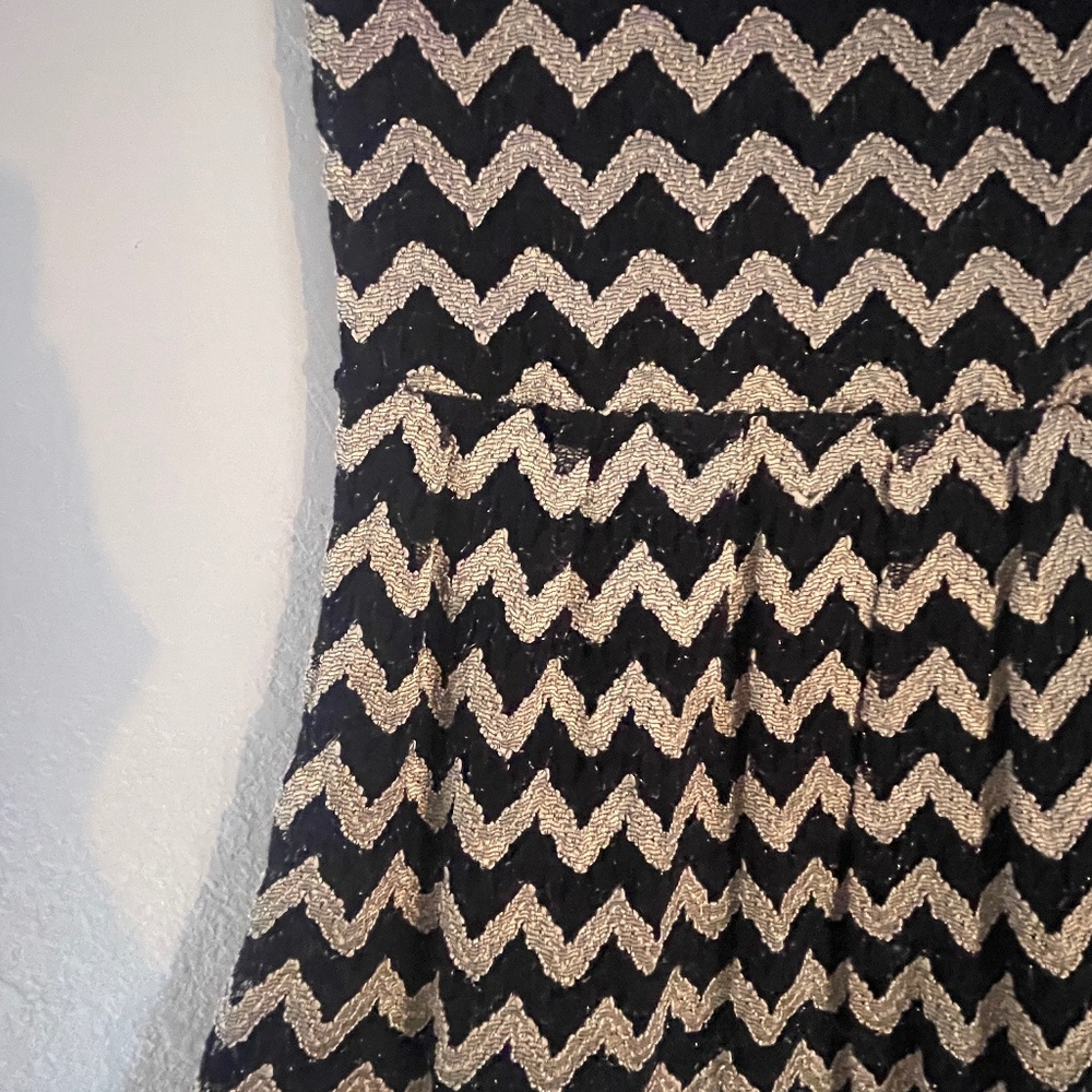 HOLIDAY PARTY DRESS. SMALL*Black & Gold, Mini, Cinched Waist